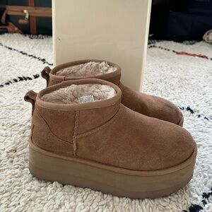 Barely wore these platform Uggs